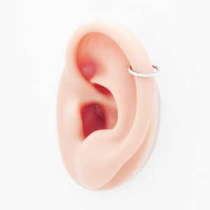 Кольцо сегментное 1,2 мм кликер с опалом. Титан. HSEGTAS017