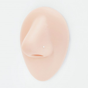 Нострила L-образная 0,5 мм. Циркон 1,5 мм, золотое покрытие. 18NSZBC