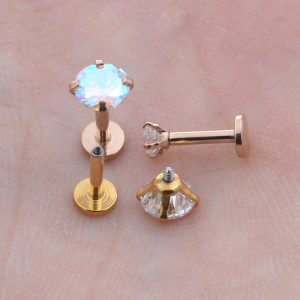 Интернал-лабрета 1,2 мм. Циркон AB, золотое титановое покрытие. ILBZ453