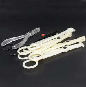 Зажим для пирсинга акриловый в стерильной упаковке. Треугольный открытый. CLM02