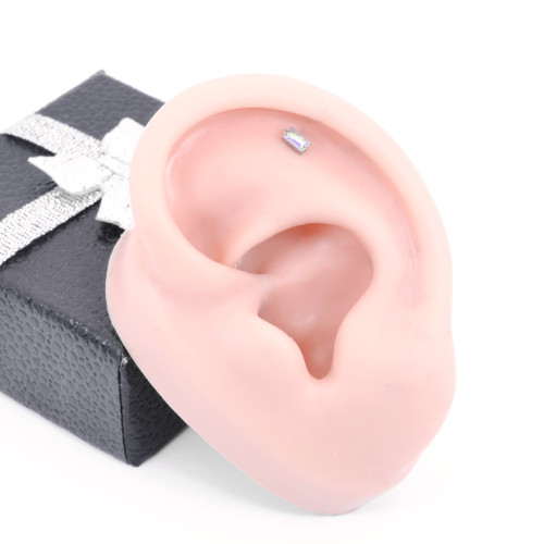 Интернал-лабрета 1,2 мм. Прямоугольный кристалл Crystal, золотое анодирование. Титан. ILBT5689