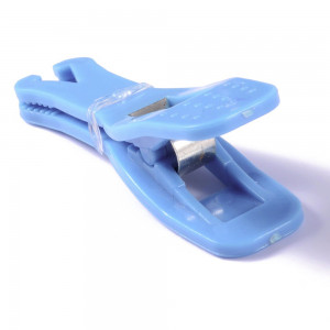 Зажим для пирсинга акриловый голубой. Овальный открытый. CLMS01